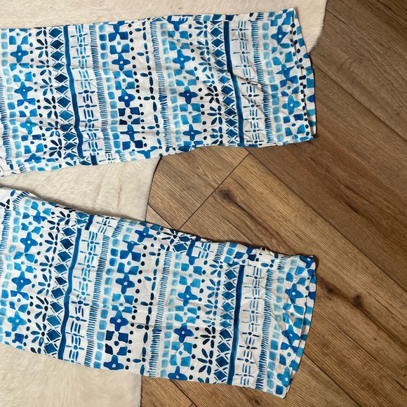 Walker & Wade Catalina Pant in the "Blue Lagoon" pattern - Picture 4 of 9